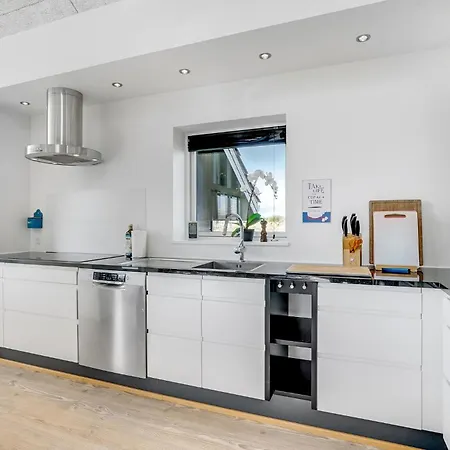 Three-bedroom In Vaggerlose * Bøtø By